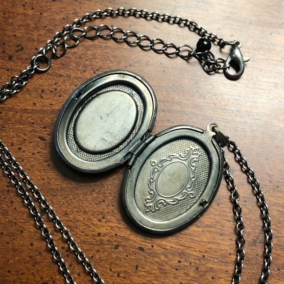 Skeleton Cameo Locket - Picture 7 of 8